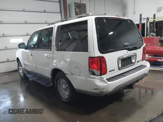 2002 Lincoln Navigator z VIN 5LMFU28R32LJ18485, wystawiony jako IAAI lot #41718606 z przebiegiem 228 590 mil mil oraz . Historia ofert i sprzedaży dostępna na DreamBid. Obrazek 3.