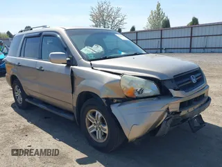 2005 Honda Pilot EX-L z VIN 2HKYF18755H523498, wystawiony jako IAAI lot #42136719 z przebiegiem 243 490 mil mil oraz . Historia ofert i sprzedaży dostępna na DreamBid. Obrazek 1.