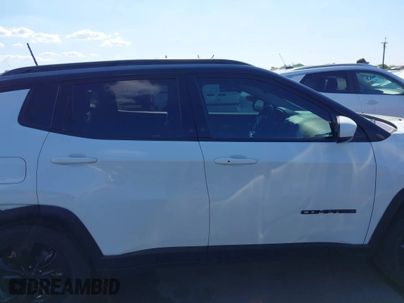 2019 Jeep Compass Altitude z VIN 3C4NJCBB3KT637375, wystawiony jako IAAI lot #42408775 z przebiegiem 114 977 mil mil oraz . Historia ofert i sprzedaży dostępna na DreamBid. Obrazek 14.