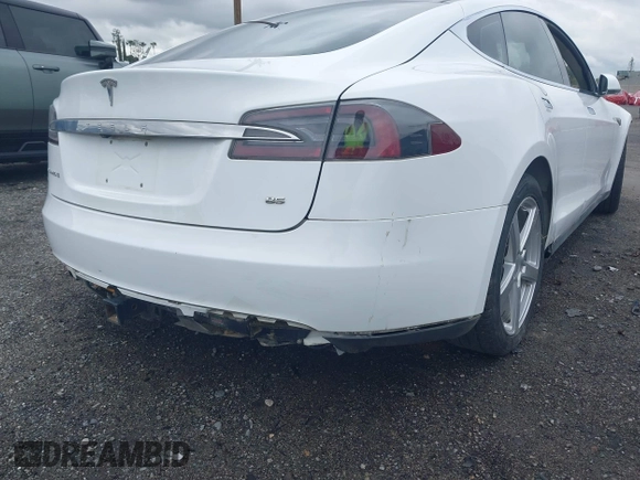 2013 Tesla Model S с VIN 5YJSA1CN0DFP31750, выставлен на аукционе IAAI как лот 41911343 с пробегом 209 664 миль миль и . История ставок и продаж доступна на DreamBid. Изображение 22.