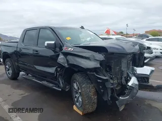 2021 Chevrolet Silverado 1500 LT z VIN 3GCUYDET1MG141861, wystawiony jako IAAI lot #42146344 z przebiegiem 87 386 mil mil oraz . Historia ofert i sprzedaży dostępna na DreamBid. Obrazek 1.