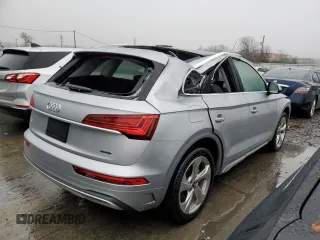 2021 Audi Q5 Premium Plus with VIN WA1BAAFY5M2098004, listed as a Copart auction lot 70068762 with 10,336 mi miles. Bid and sale history available at carsss.com. Image 3.