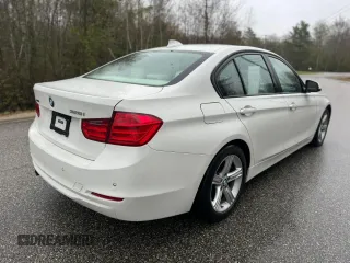 2013 BMW 3 Series 328i xDrive z VIN WBA3B5C52DF595266, wystawiony jako Copart lot #56255645 z przebiegiem 131 540 mil mil oraz Czysty tytuł • Clean title. Historia ofert i sprzedaży dostępna na DreamBid. Obrazek 4.