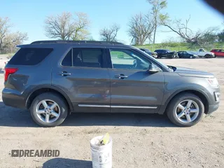 2017 Ford Explorer XLT z VIN 1FM5K8D89HGA43961, wystawiony jako IAAI lot #42174785 z przebiegiem 104 435 mil mil oraz . Historia ofert i sprzedaży dostępna na DreamBid. Obrazek 13.