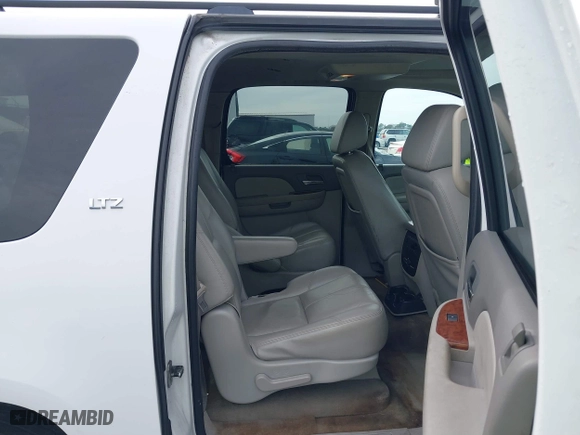 2008 Chevrolet Suburban LTZ with VIN 1GNFC16018R143195, listed as a IAAI auction lot 41577367 with 223,506 mi miles. Bid and sale history available at carsss.com. Image 8.