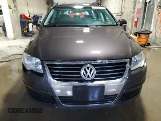 2008 Volkswagen Passat Komfort with VIN WVWLK73C88E240272, listed as a Copart auction lot 57714685 with 155,441 mi miles and Clean title. Bid and sale history available at DreamBid. Image 5.