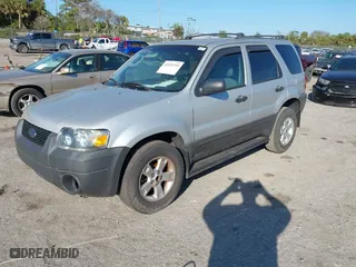 2006 Ford Escape XLT with VIN 1FMCU03166KB47650, listed as a IAAI auction lot 41529751 with 153,962 mi miles. Bid and sale history available at carsss.com. Image 2.