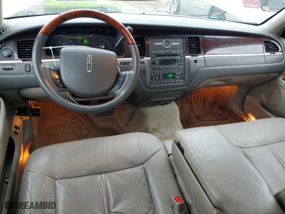 2007 Lincoln Town Car Signature Limited with VIN 1LNHM82W67Y634069, listed as a Copart auction lot 43238685 with 218,610 mi miles and Salvage Title. Bid and sale history available at carsss.com. Image 8.