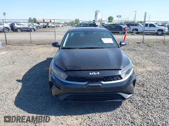 2024 Kia Forte LXS z VIN 3KPF24AD6RE826949, wystawiony jako IAAI lot #42078753 z przebiegiem 13 679 mil mil oraz . Historia ofert i sprzedaży dostępna na DreamBid. Obrazek 12.