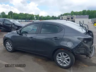 2016 Scion iA z VIN 3MYDLBZV5GY133972, wystawiony jako IAAI lot #42260164 z przebiegiem 156 981 mil mil oraz . Historia ofert i sprzedaży dostępna na DreamBid. Obrazek 15.