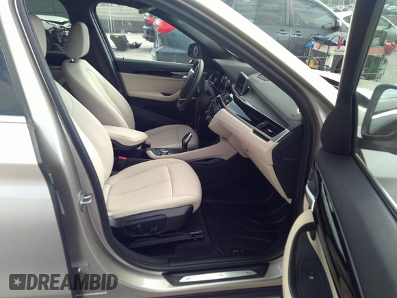 2021 BMW X1 sDrive28i z VIN WBXJG7C09M5U26043, wystawiony jako IAAI lot #36062187 z przebiegiem 14 844 mil mil oraz . Historia ofert i sprzedaży dostępna na DreamBid. Obrazek 5.