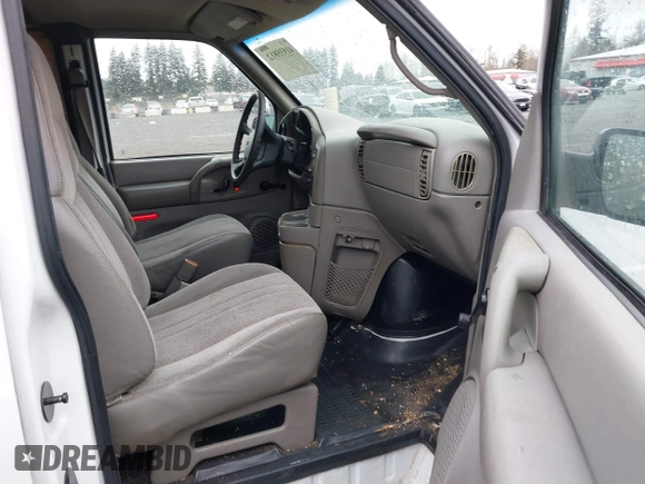 2000 GMC Safari Cargo with VIN 1GTDM19W7YB512129, listed as a IAAI auction lot 41935812 with 222,848 mi miles. Bid and sale history available at carsss.com. Image 5.