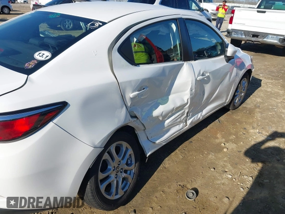 2016 Scion iA z VIN 3MYDLBZV6GY119076, wystawiony jako IAAI lot #41282871 z przebiegiem Nie podano mil oraz . Historia ofert i sprzedaży dostępna na DreamBid. Obrazek 6.