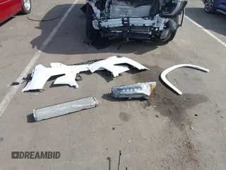 2025 GMC Acadia FWD Denali z VIN 1GKENLRS3SJ214267, wystawiony jako IAAI lot #42290521 z przebiegiem Nie podano mil oraz . Historia ofert i sprzedaży dostępna na DreamBid. Obrazek 12.