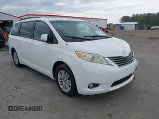 2011 Toyota Sienna XLE AAS with VIN 5TDYK3DC3BS161414, listed as a IAAI auction lot 41124705 with 167,364 mi miles. Bid and sale history available at carsss.com. Image 1.