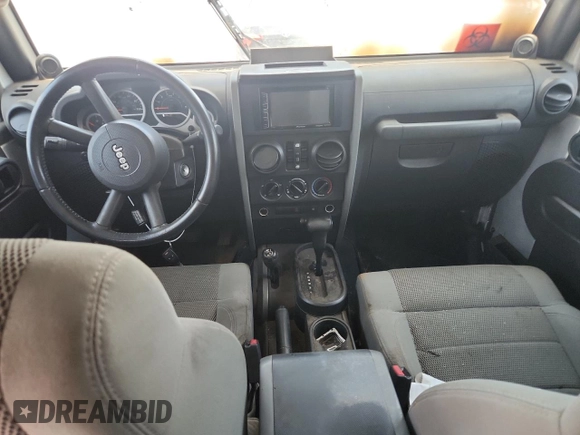 2007 Jeep Wrangler Unlimited Sahara с VIN 1J4GA59167L183198, выставлен на аукционе Copart как лот 62135995 с пробегом Не указан миль и Списание • Salvage title. История ставок и продаж доступна на DreamBid. Изображение 8.