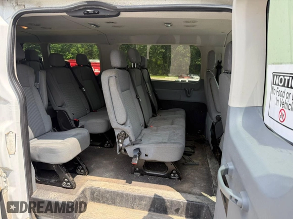 2015 Ford Transit XL z VIN 1FBZX2ZM1FKA63257, wystawiony jako Copart lot #63822515 z przebiegiem 198 249 mil mil oraz Czysty tytuł • Clean title. Historia ofert i sprzedaży dostępna na DreamBid. Obrazek 6.