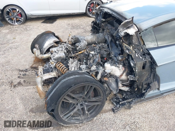 2021 Audi R8 z VIN WUAKBAFX5M7900468, wystawiony jako IAAI lot #41214857 z przebiegiem Nie podano mil oraz . Historia ofert i sprzedaży dostępna na DreamBid. Obrazek 12.