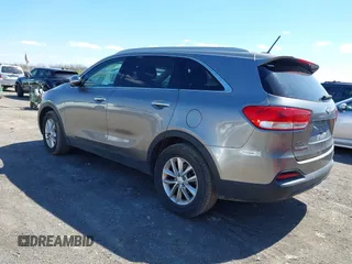 2016 Kia Sorento LX z VIN 5XYPGDA55GG110302, wystawiony jako IAAI lot #42045429 z przebiegiem 166 368 mil mil oraz . Historia ofert i sprzedaży dostępna na DreamBid. Obrazek 3.