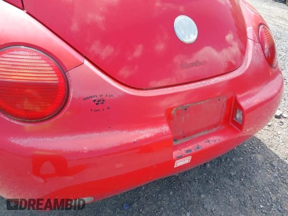 2003 Volkswagen Beetle GLS with VIN 3VWCD21C33M422915, listed as a IAAI auction lot 42130236 with 194,689 mi miles and . Bid and sale history available at DreamBid. Image 6.