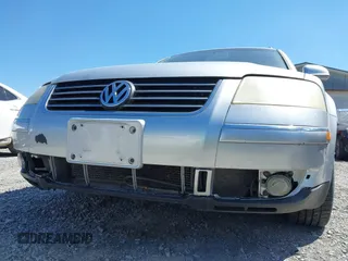 2005 Volkswagen Passat z VIN WVWDD63B25E110788, wystawiony jako IAAI lot #41877185 z przebiegiem 181 584 mil mil oraz . Historia ofert i sprzedaży dostępna na DreamBid. Obrazek 12.