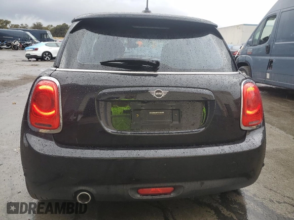 2021 MINI Hardtop Cooper с VIN WMWXR3C06M2N12998, выставлен на аукционе Copart как лот 79142464 с пробегом 44 825 миль миль и Списание • Salvage title. История ставок и продаж доступна на DreamBid. Изображение 6.