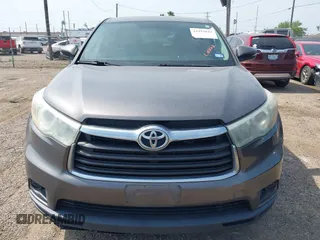 2016 Toyota Highlander LE Plus z VIN 5TDZKRFH0GS177710, wystawiony jako IAAI lot #41925612 z przebiegiem 134 357 mil mil oraz . Historia ofert i sprzedaży dostępna na DreamBid. Obrazek 12.