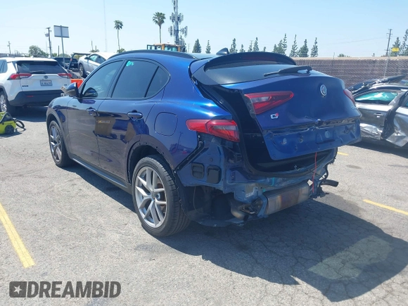 2019 Alfa Romeo Stelvio z VIN ZASPAKAN5K7C29955, wystawiony jako IAAI lot #42096049 z przebiegiem 85 935 mil mil oraz . Historia ofert i sprzedaży dostępna na DreamBid. Obrazek 3.
