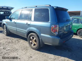 2006 Honda Pilot EX-L with VIN 5FNYF18516B002860, listed as a IAAI auction lot 41355134 with 202,797 mi miles. Bid and sale history available at carsss.com. Image 3.