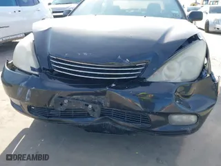 2002 Lexus ES 300 with VIN JTHBF30GX20066997, listed as a IAAI auction lot 41382708 with 142,135 mi miles. Bid and sale history available at carsss.com. Image 6.