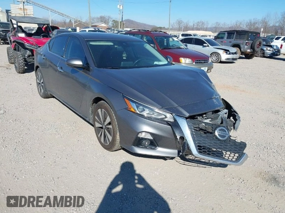 2019 Nissan Altima 2.5 SV with VIN 1N4BL4DV7KC121581, listed as a IAAI auction lot 41695568 with 109,447 mi miles. Bid and sale history available at carsss.com. Image 1.