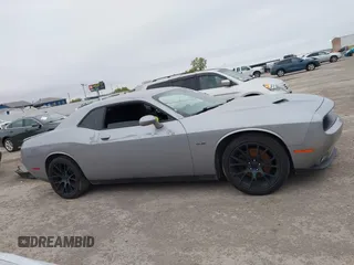 2017 Dodge Challenger R/T Shaker z VIN 2C3CDZBT3HH651390, wystawiony jako IAAI lot #41097999 z przebiegiem 128 289 mil mil oraz . Historia ofert i sprzedaży dostępna na DreamBid. Obrazek 13.