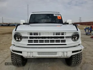 2021 Ford Bronco with VIN 1FMEE5BH5MLB03650, listed as a Copart auction lot 43584385 with 12,104 mi miles and Salvage Title. Bid and sale history available at DreamBid. Image 5.