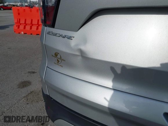 2018 Ford Escape SE z VIN 1FMCU9GD6JUC91365, wystawiony jako IAAI lot #39152113 z przebiegiem 129 283 mil mil oraz . Historia ofert i sprzedaży dostępna na DreamBid. Obrazek 18.