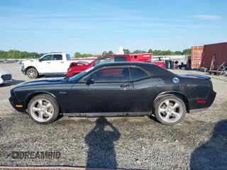 2010 Dodge Challenger R/T Classic z VIN 2B3CJ5DT1AH278254, wystawiony jako IAAI lot #42164074 z przebiegiem 188 834 mil mil oraz . Historia ofert i sprzedaży dostępna na DreamBid. Obrazek 14.