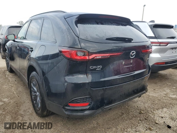 2025 Mazda CX-70 Preferred z VIN JM3KJBHD6S1115554, wystawiony jako Copart lot #74427204 z przebiegiem Nie podano mil oraz Szkody całkowita. Historia ofert i sprzedaży dostępna na DreamBid. Obrazek 2.