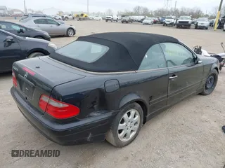 2003 Mercedes-Benz CLK 320 z VIN WDBLK65G63T142595, wystawiony jako IAAI lot #42021112 z przebiegiem 121 898 mil mil oraz . Historia ofert i sprzedaży dostępna na DreamBid. Obrazek 4.