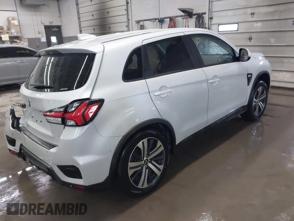 2023 Mitsubishi Outlander ES z VIN JA4ARUAU3PU016211, wystawiony jako IAAI lot #41554954 z przebiegiem 10 778 mil mil oraz . Historia ofert i sprzedaży dostępna na DreamBid. Obrazek 4.