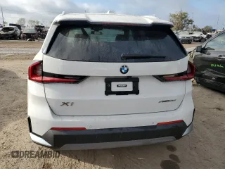 2023 BMW X1 xDrive28i z VIN WBX73EF03P5V97445, wystawiony jako Copart lot #41968653 z przebiegiem 406 mil mil oraz . Historia ofert i sprzedaży dostępna na DreamBid. Obrazek 6.