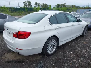 2011 BMW 5 Series 535i xDrive z VIN WBAFU7C57BDU56228, wystawiony jako IAAI lot #42258270 z przebiegiem 103 823 mil mil oraz . Historia ofert i sprzedaży dostępna na DreamBid. Obrazek 4.