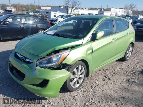 2014 Hyundai Accent SE z VIN KMHCU5AEXEU175389, wystawiony jako IAAI lot #42067176 z przebiegiem 124 741 mil mil oraz . Historia ofert i sprzedaży dostępna na DreamBid. Obrazek 2.