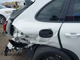 2013 Porsche Cayenne S с VIN WP1AB2A20DLA85337, выставлен на аукционе IAAI как лот 41875317 с пробегом 116 561 миль миль и . История ставок и продаж доступна на DreamBid. Изображение 6.