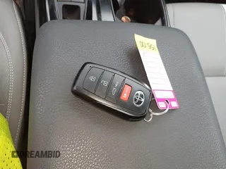 2025 Toyota Camry LE z VIN 4T1DAACK0SU057646, wystawiony jako IAAI lot #42147253 z przebiegiem 6 675 mil mil oraz . Historia ofert i sprzedaży dostępna na DreamBid. Obrazek 11.