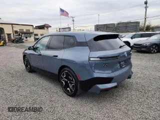 2024 BMW iX M60 z VIN WB533CF08RCR13397, wystawiony jako Copart lot #79058994 z przebiegiem 216 mil mil oraz Szkody całkowita. Historia ofert i sprzedaży dostępna na DreamBid. Obrazek 2.