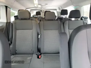 2023 Ford Transit Passenger XL z VIN 1FBAX2YG7PKA45212, wystawiony jako Copart lot #42914795 z przebiegiem 70 987 mil mil oraz Szkoda całkowita • Salvage title. Historia ofert i sprzedaży dostępna na DreamBid. Obrazek 10.