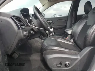 2019 Jeep Cherokee Altitude z VIN 1C4PJLLB7KD286063, wystawiony jako Copart lot #55282685 z przebiegiem 128 660 mil mil oraz Szkoda całkowita • Salvage title. Historia ofert i sprzedaży dostępna na DreamBid. Obrazek 7.