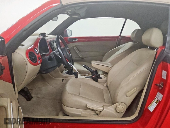 2013 Volkswagen Beetle 2.0L TDI w/Sound/Nav с VIN 3VW6L7AT0DM827922, выставлен на аукционе Copart как лот 59270675 с пробегом 139 246 миль миль и Чистый • Clean title. История ставок и продаж доступна на DreamBid. Изображение 7.