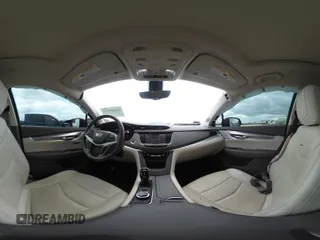 2020 Cadillac XT5 Premium Luxury FWD z VIN 1GYKNCRS8LZ228516, wystawiony jako IAAI lot #42409513 z przebiegiem 54 765 mil mil oraz . Historia ofert i sprzedaży dostępna na DreamBid. Obrazek 19.
