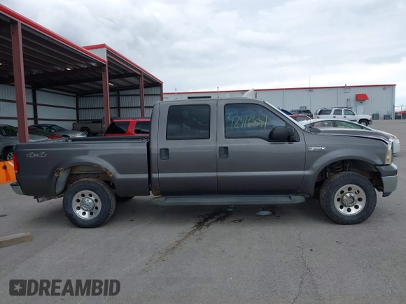 2006 Ford F-250 XL z VIN 1FTSW215X6ED62071, wystawiony jako IAAI lot #42416841 z przebiegiem 240 855 mil mil oraz . Historia ofert i sprzedaży dostępna na DreamBid. Obrazek 14.
