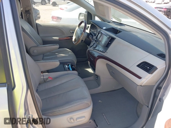 2012 Toyota Sienna XLE AAS with VIN 5TDYK3DC7CS185555, listed as a IAAI auction lot 42013098 with 140,969 mi miles. Bid and sale history available at carsss.com. Image 5.